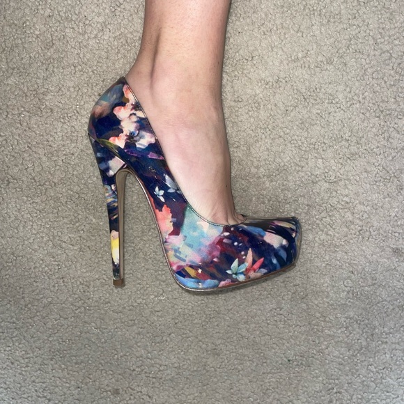 Truth Or Dare Pumps By Madonna - Stiletto - Picture 3 of 11